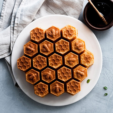 NORDIC WARE Honeycomb Pull-Apart Dessert Pan