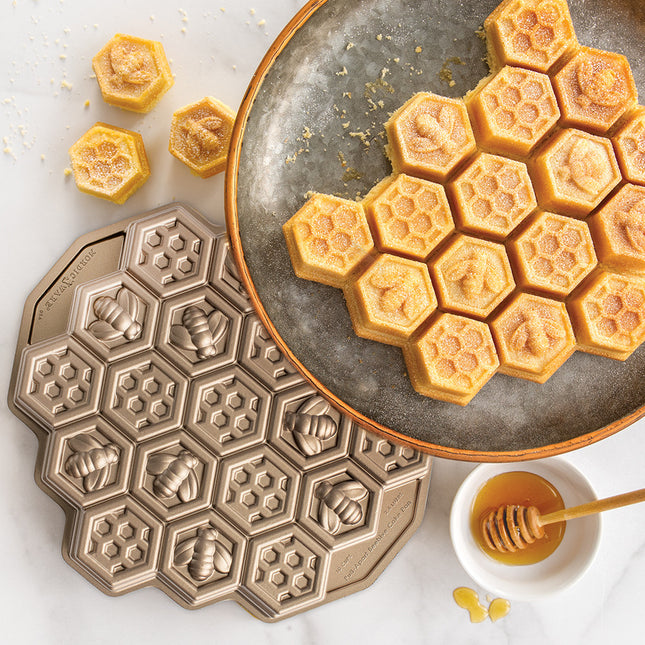 NORDIC WARE Honeycomb Pull-Apart Dessert Pan